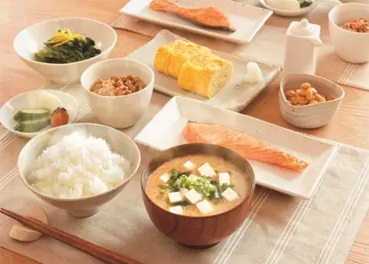 介绍日本碗、碟器皿的作用和摆放方式