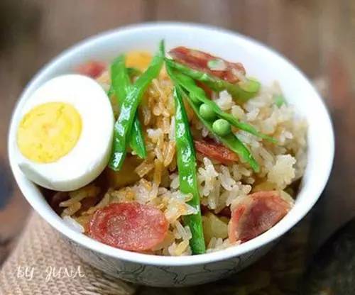 土豆腊肠焖饭做法