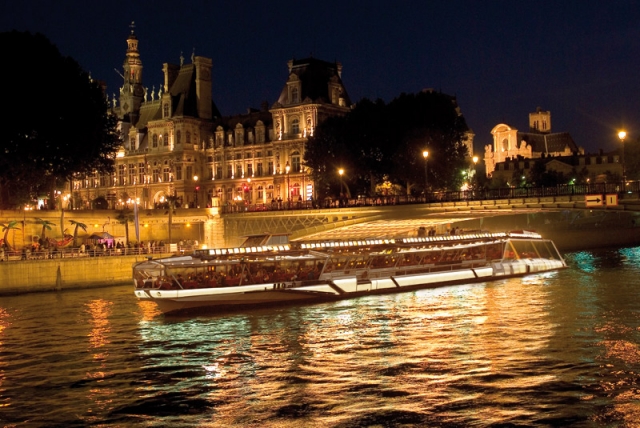塞纳河观光游船：BATEAUX-MOUCHES