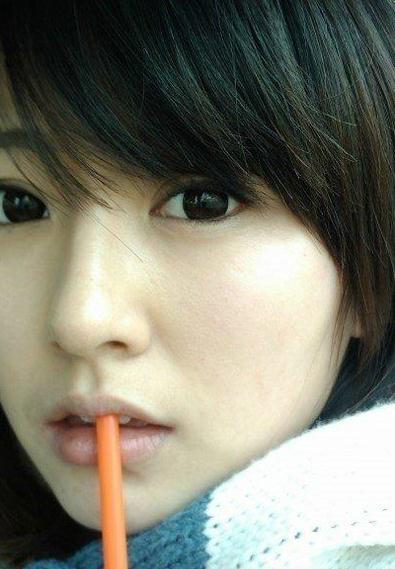 短发女孩