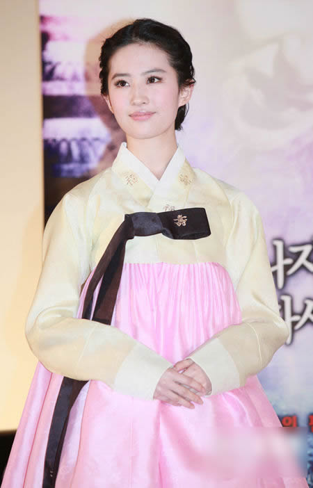 刘亦菲超可爱粉色韩服