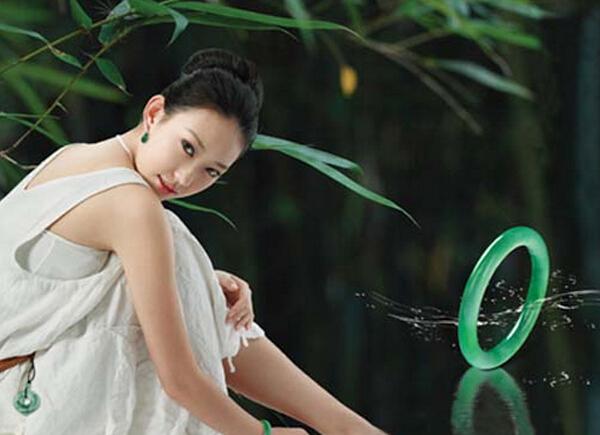 那些年女星们代言过的极品翡翠