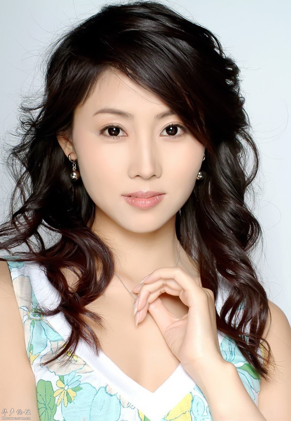纯洁 美丽 动人的美女