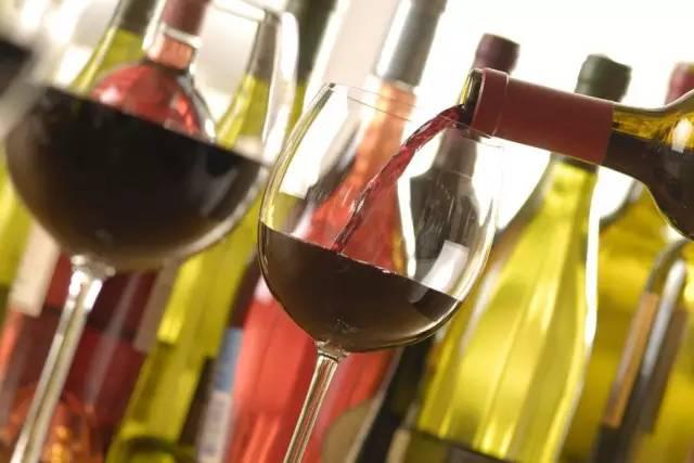 品鉴葡萄酒时谈到单宁、余味、酒体、平衡指什么?