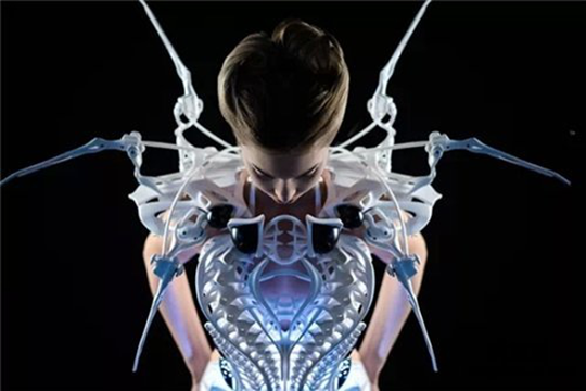 为女神的定制护身装备——蜘蛛礼服裙（Spider Dressed）