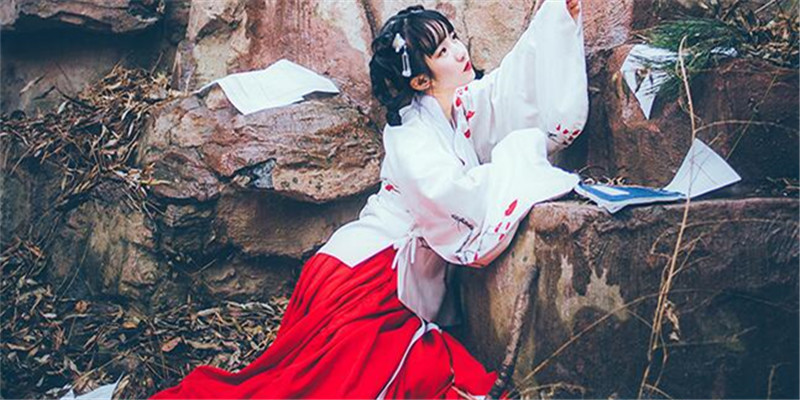 汉服绿兮依兮，一国之芳兮