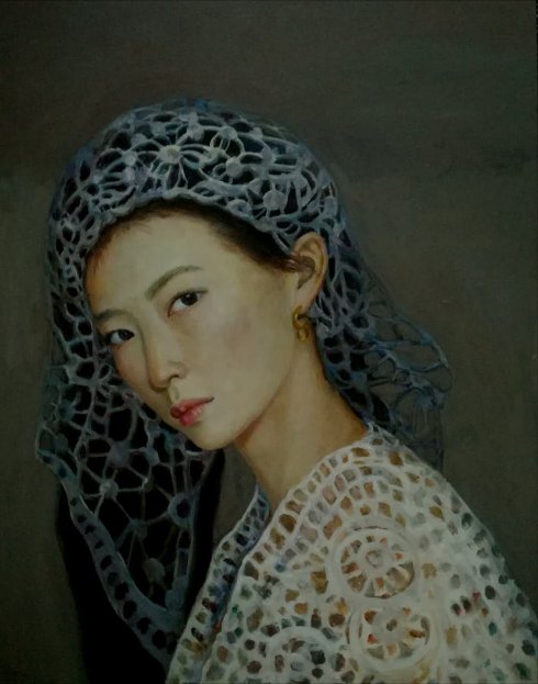带蓝蕾丝头巾的姑娘