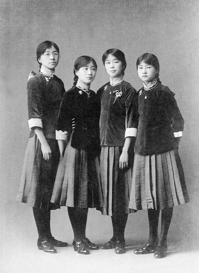 图说中国校服百年变迁