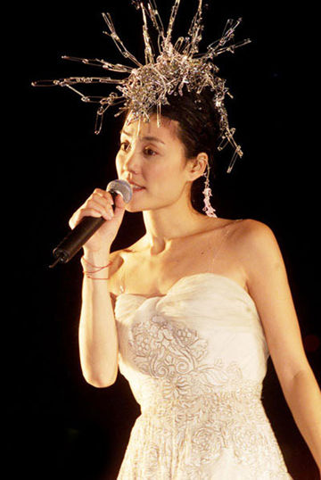 回顾王菲演唱会惊艳造型