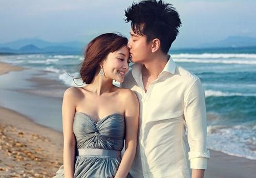 李小璐与贾乃亮那年代的亲密照