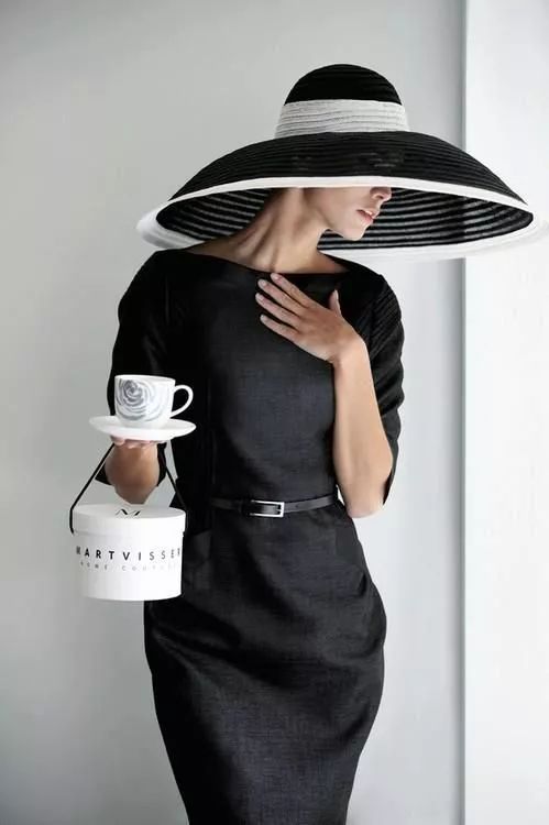 小黑裙和小白裙