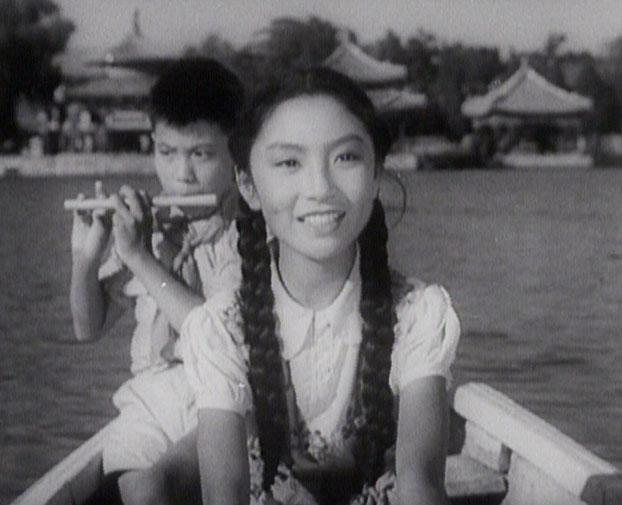 五十年代的儿童歌曲《让我们荡起双桨》