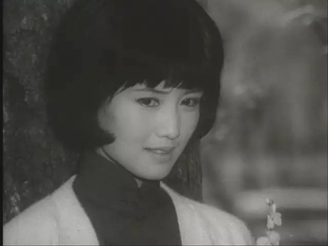 电影《特高课在行动》插曲--《和风吹过苏州》(李谷一)