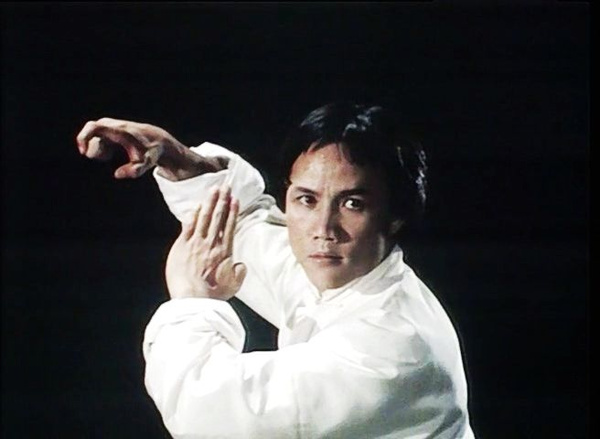电视连续剧《霍元甲》片头曲--《万里长城永不倒》
