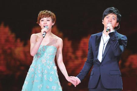 2013蛇年春晚《风吹麦浪》李健 孙俪
