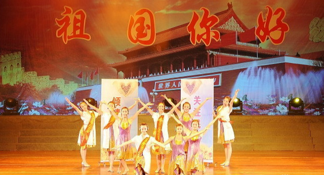 《祖国万岁》 阎维文