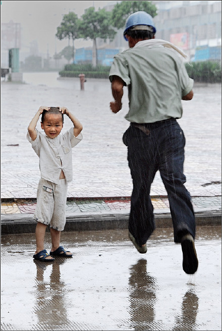 台湾校园歌曲《雨中即景》