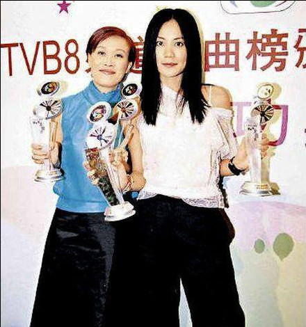 王菲、那英演唱《相约1998年》