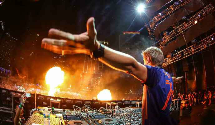Armin Van Buuren - Another Day At The Te