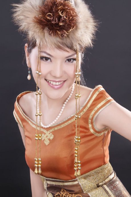 采蘑菇的小姑娘（乌兰图雅）