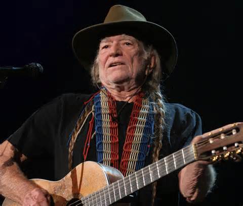 Willie Nelson《Blues Eyes Crying In The R