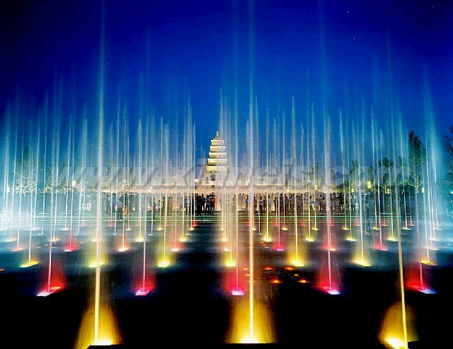 西安大雁塔北广场夜景