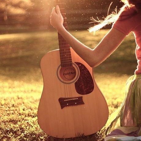 《While My Guitar Gently Weeps》当我的吉他温柔哭泣时