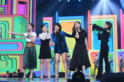 电视剧《欢乐颂2》开播盛典杨紫演唱的《蚯蚓》