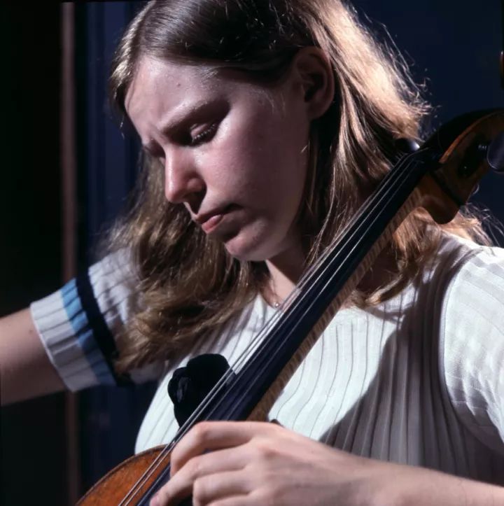 缠绵往事——大提琴曲（杜普蕾Jacqueline du Pré)