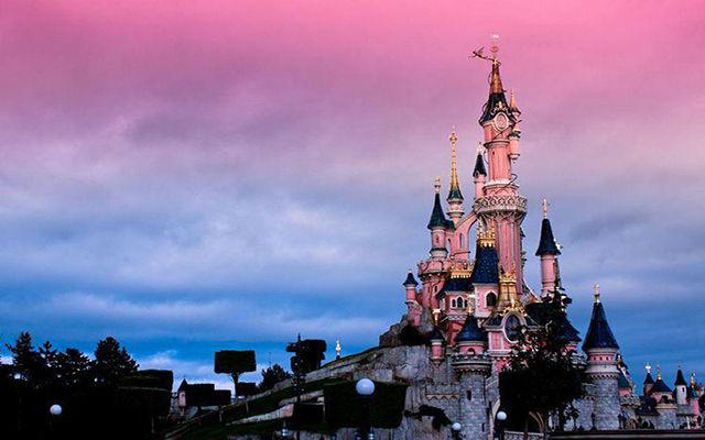 和娜扎一起玩转法国游乐园