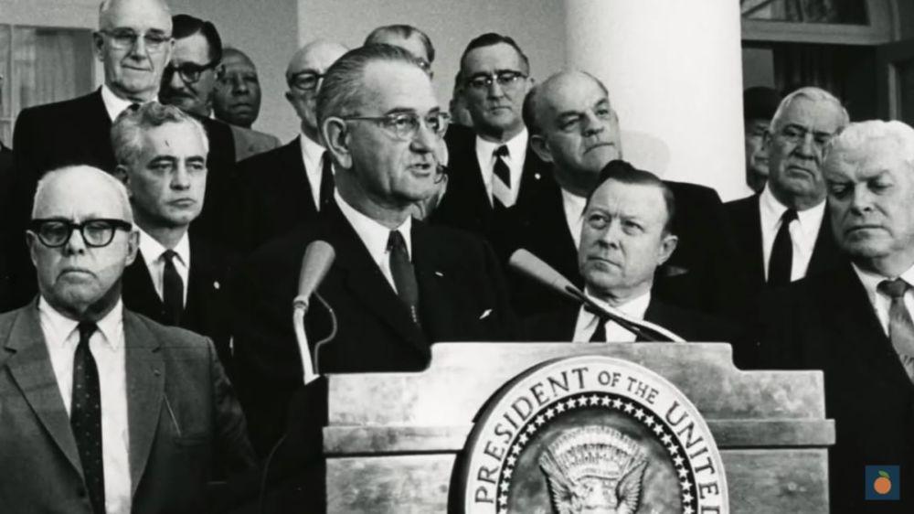 1965年美国前总统约翰逊发表演讲，将美国带入越南战争