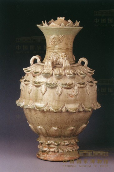 青瓷莲花尊