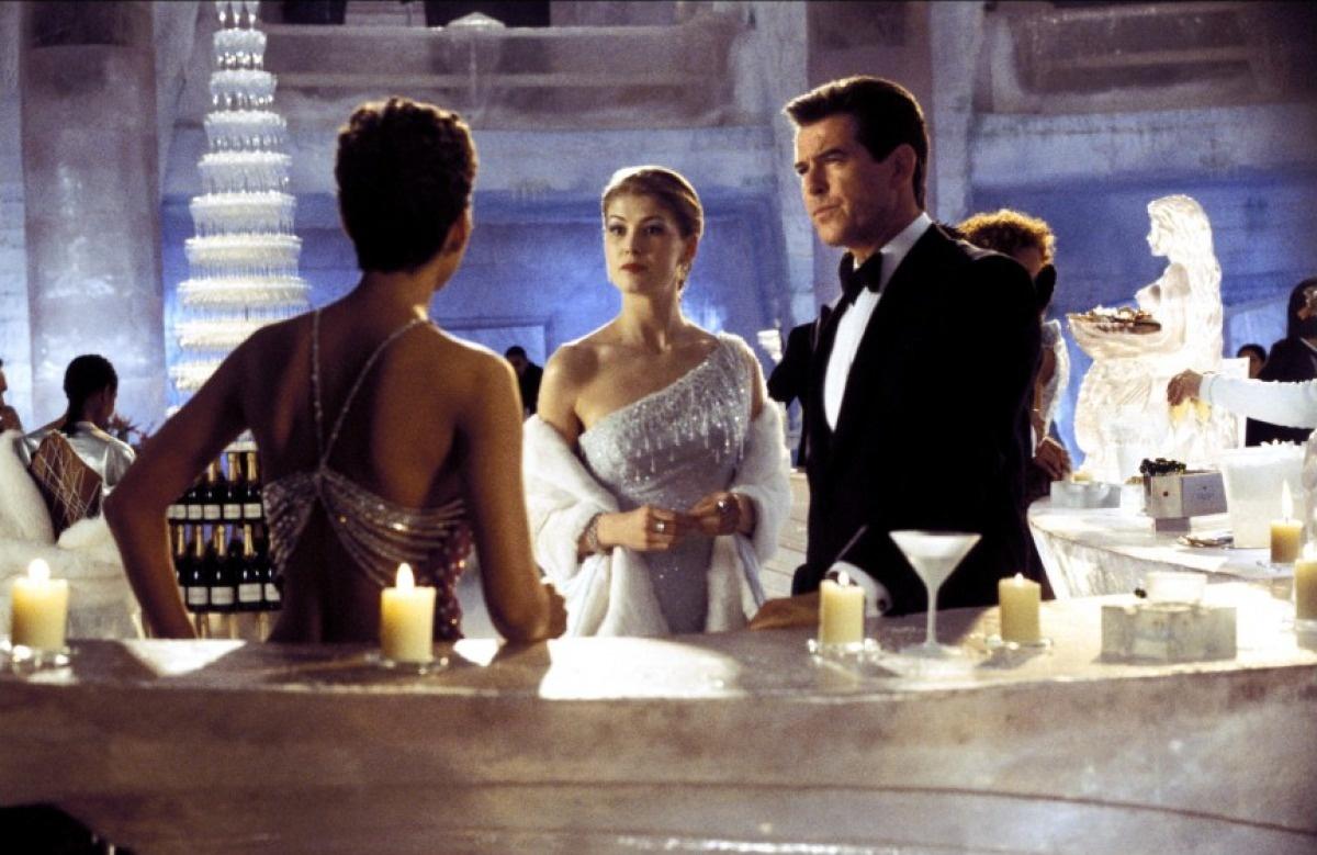 007电影《择日再死》主题曲--《Die Another Day》麦当娜