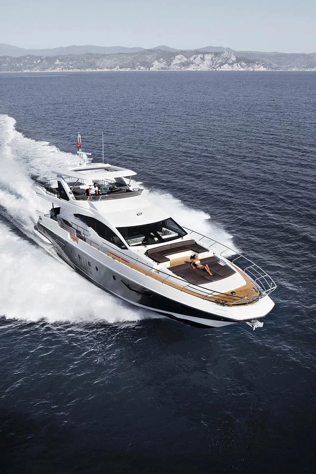 奢华海上行宫Azimut80