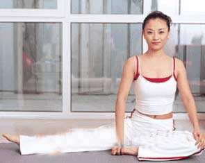 四招懒腰操 美体效率高