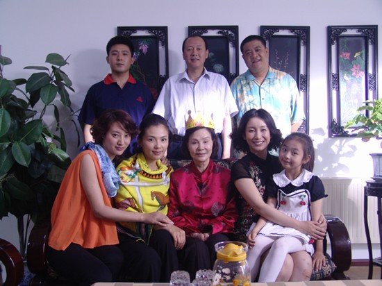 电视连续剧《知足常乐》主题曲--《幸福只是一种感觉》