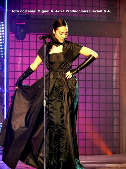 委婉动人的西班牙魔音之女：Mónica Naranjo -《óyeme》请听我