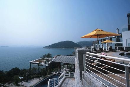 小河岸建的小洋房