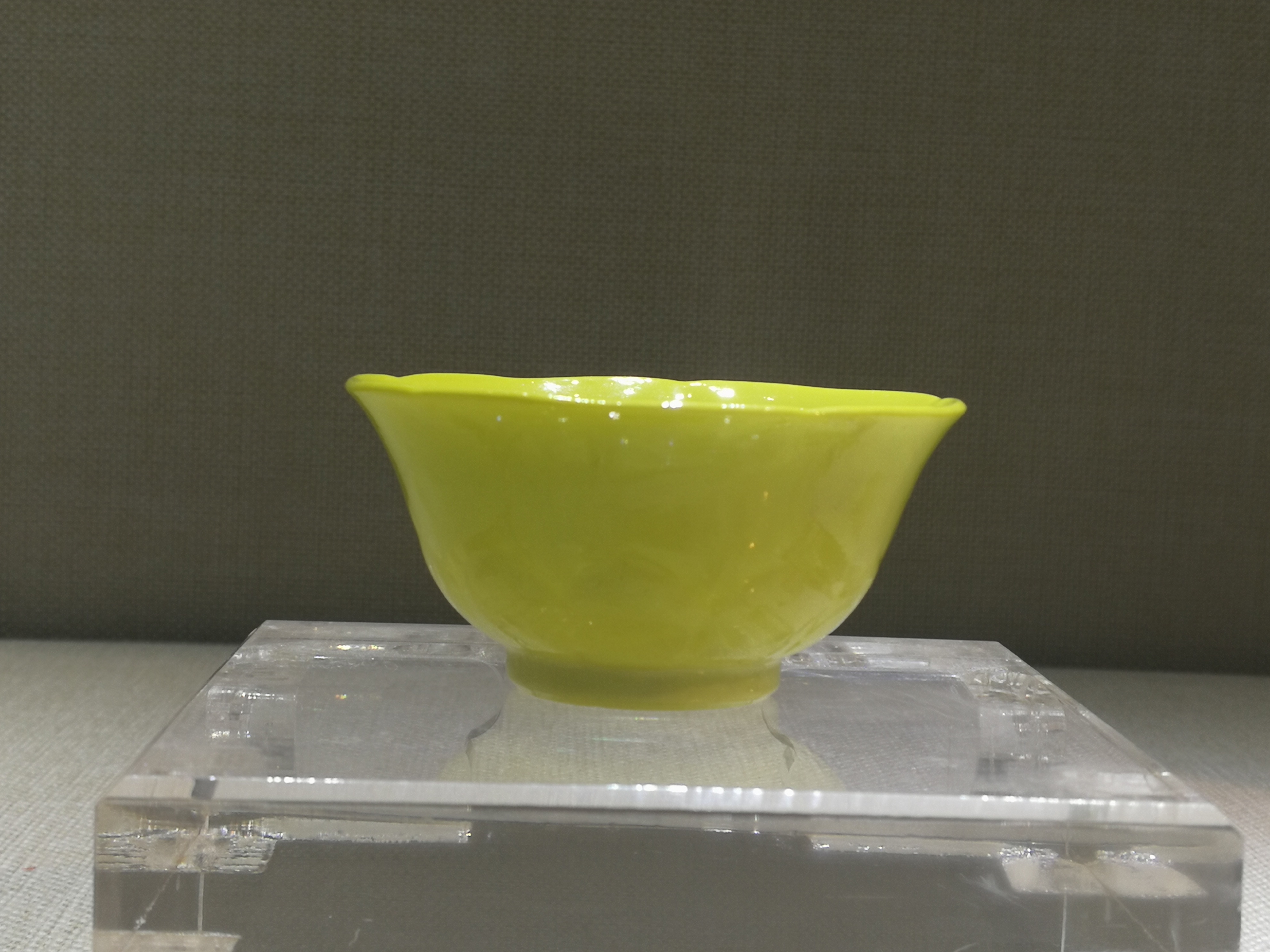 清雍正柠檬黄釉莲花式小杯一对