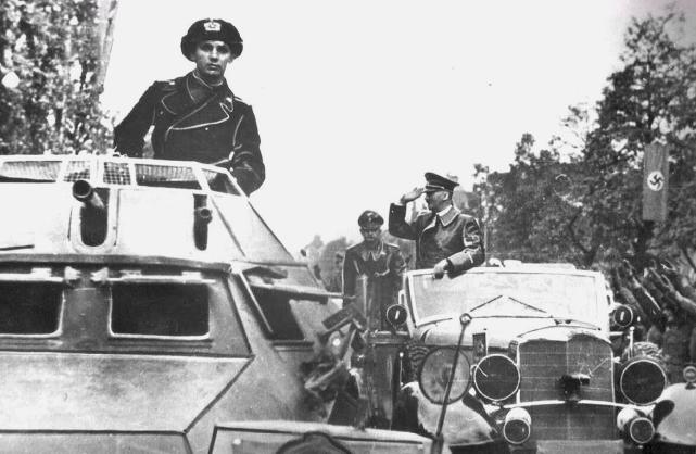 1939年纳粹德国阅兵，接受希特勒的检阅