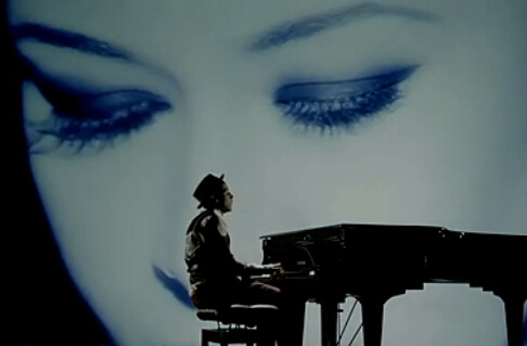 Labrinth和Emeli Sandé《Beneath Your Beauti