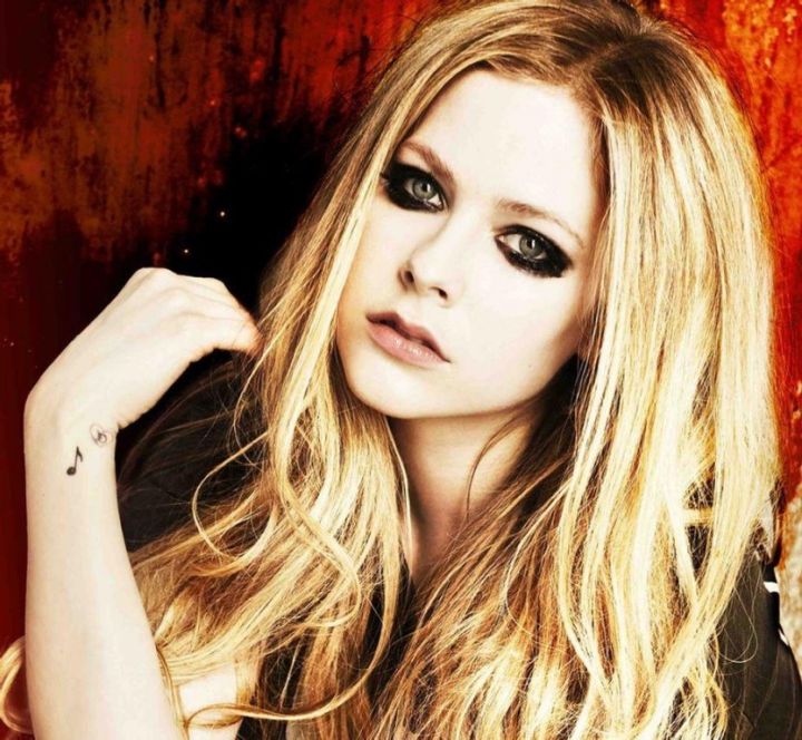 Avril Lavigne《Tomorrow》明天