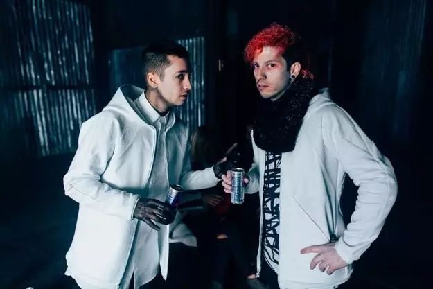 Twenty One Pilots《Stressed Out》