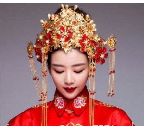 凤冠霞披，穿上最美的嫁衣、嫁给最心爱的他