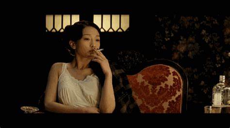 经典电影中的绝色美人吸烟名场面