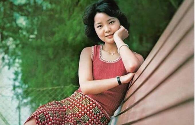 25岁邓丽君完美演绎《小村之恋》