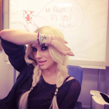 钱婆Kesha《Praying》