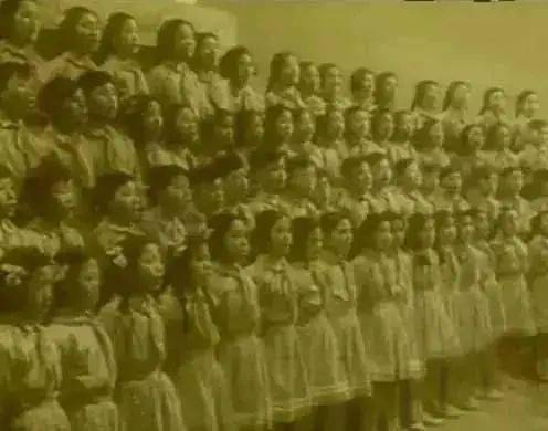 童声大合唱《我们为你们歌唱》1956年春节演出