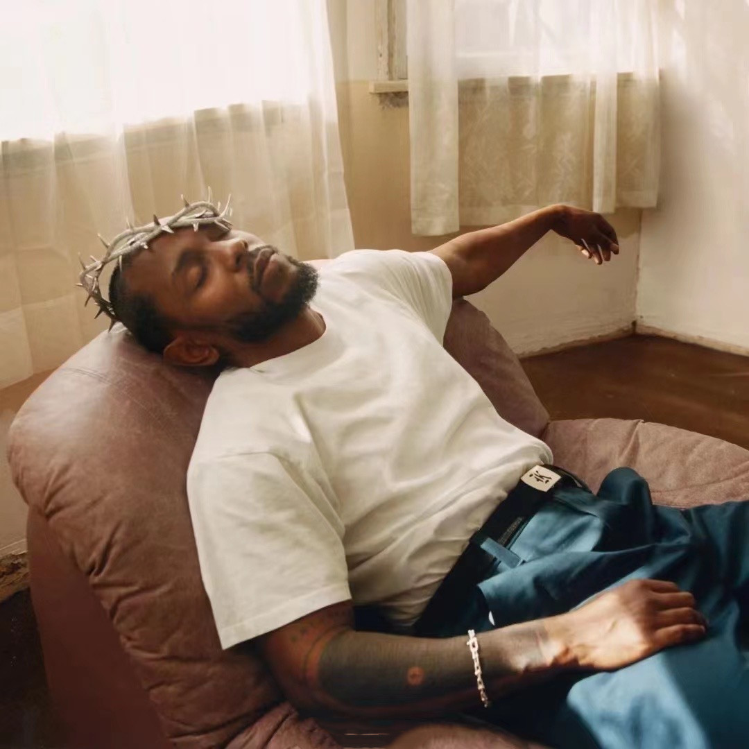 肯德里克·拉马尔（Kendrick Lamar）佩戴蒂芙尼定制荆棘王冠