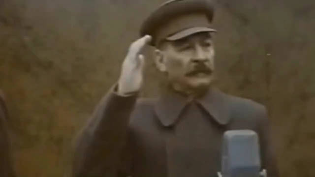 1941年在莫斯科红场阅兵式上，斯大林演讲珍贵影像